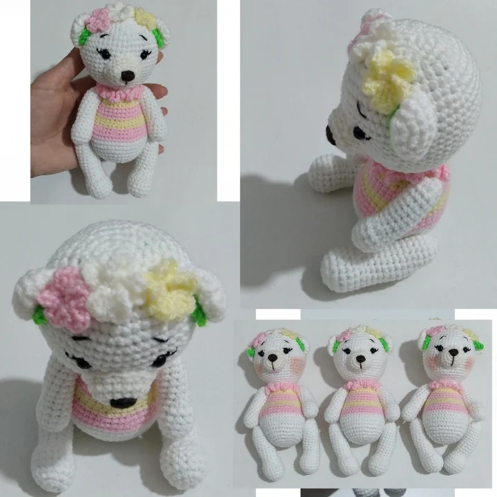 Amigurumi gấu bông trắng mặc váy sọc pastel và vòng lắc cho bé
