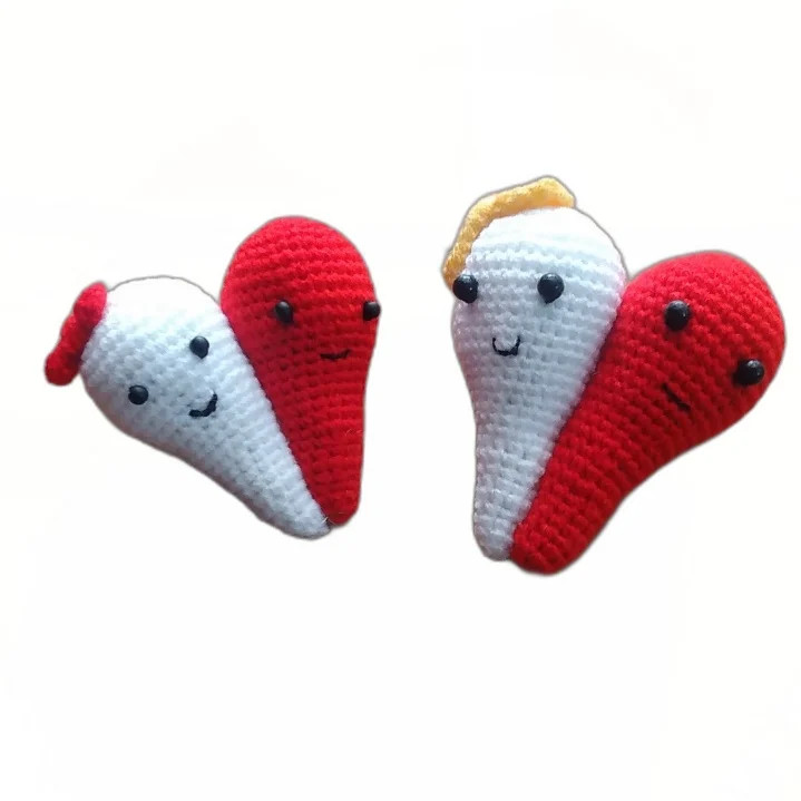 Amigurumi Heart Tooth Pattern: Cute Red and White Crochet Design with Step-by-Step Instructions