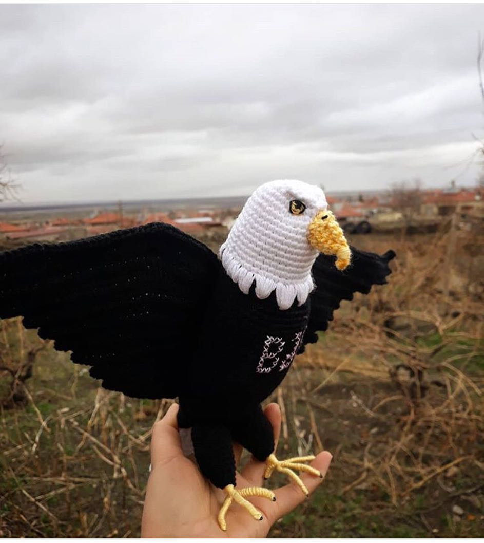 Amigurumi Kartal Tarifi: Detaylı Manken Şablonu ve Örgü Terimleri