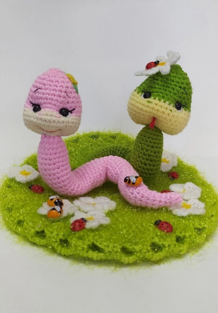 Amigurumi Snake Couple Pattern: Green and Pink Snakes with Flowers and Insects