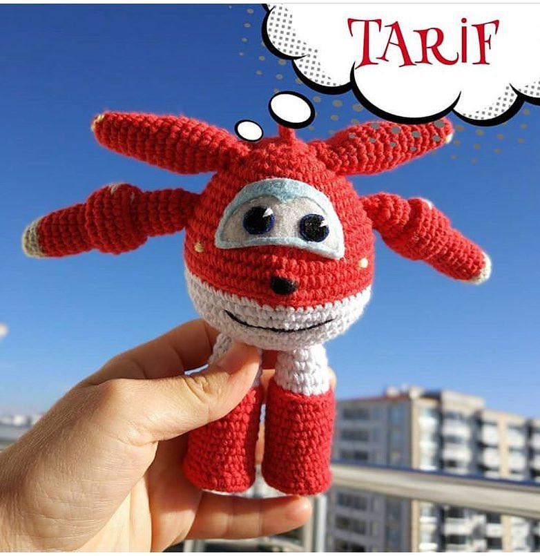 Amigurumi Tarif: Móc len nhân vật máy bay Jet màu đỏ