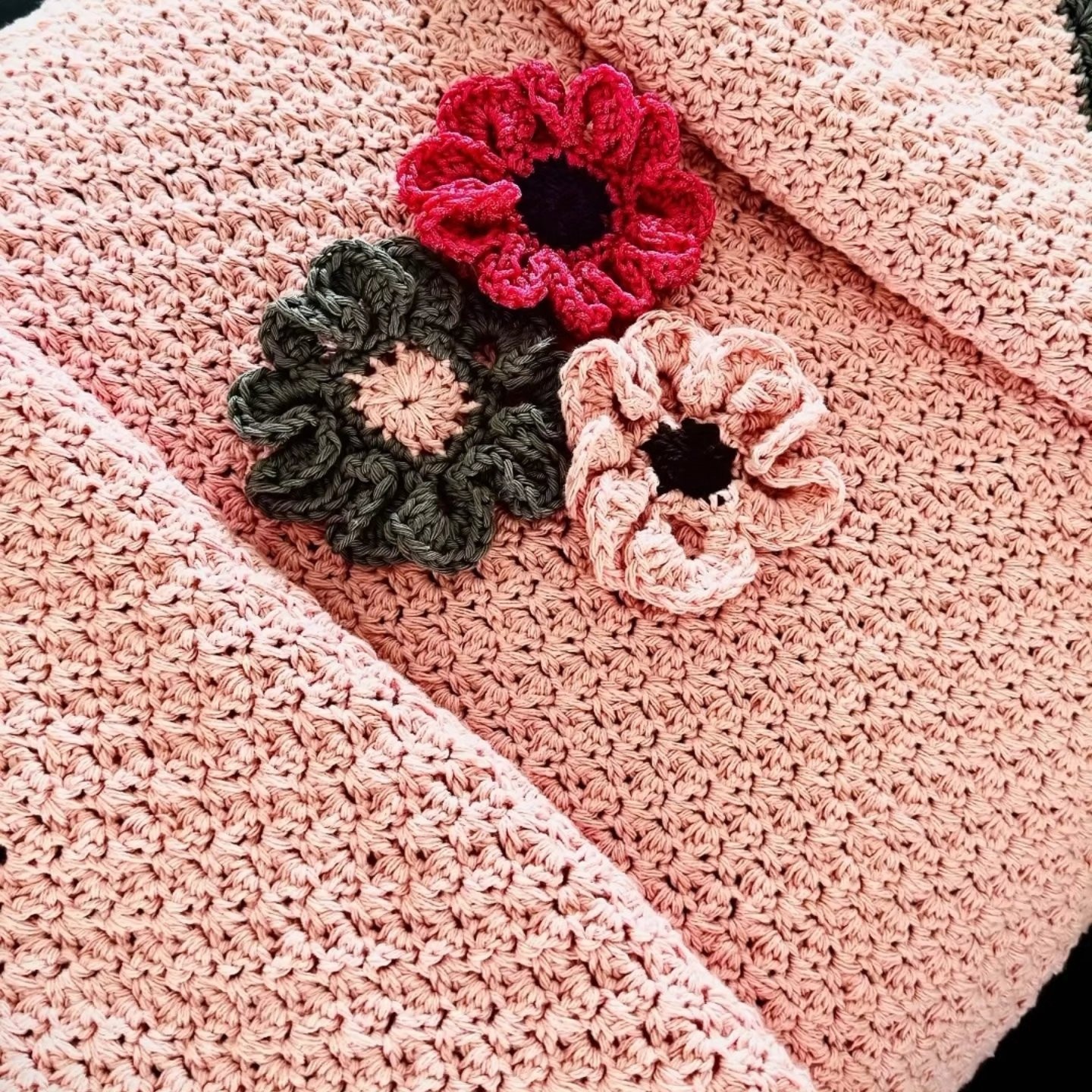 Anleitung Suzette Stitch: Häkelanleitung mit Diagramm und Tipps für Decken, Kissen und Topflappen