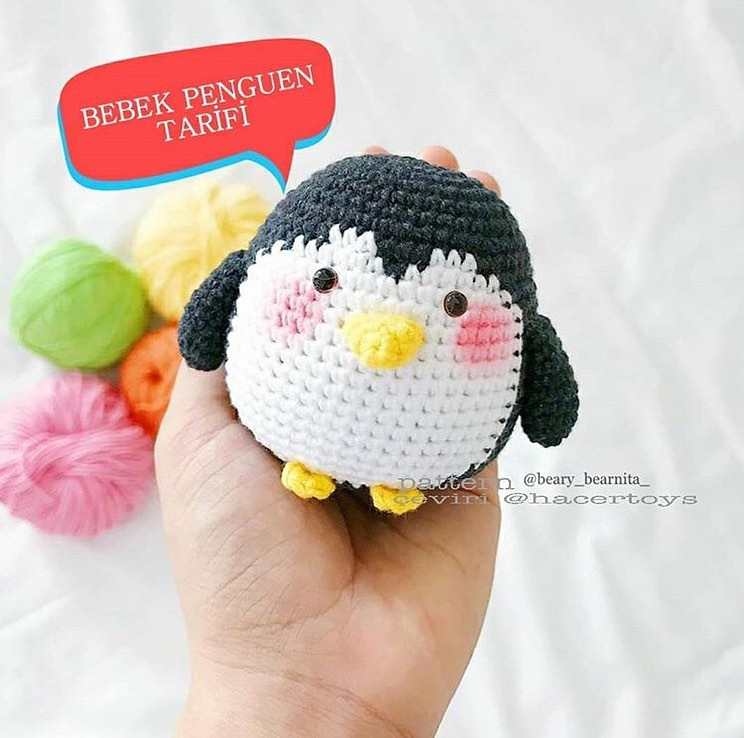 Bebek Penguen Tarifi: Hướng dẫn móc len chim cánh cụt dễ thương với nguyên liệu sợi đen trắng vàng
