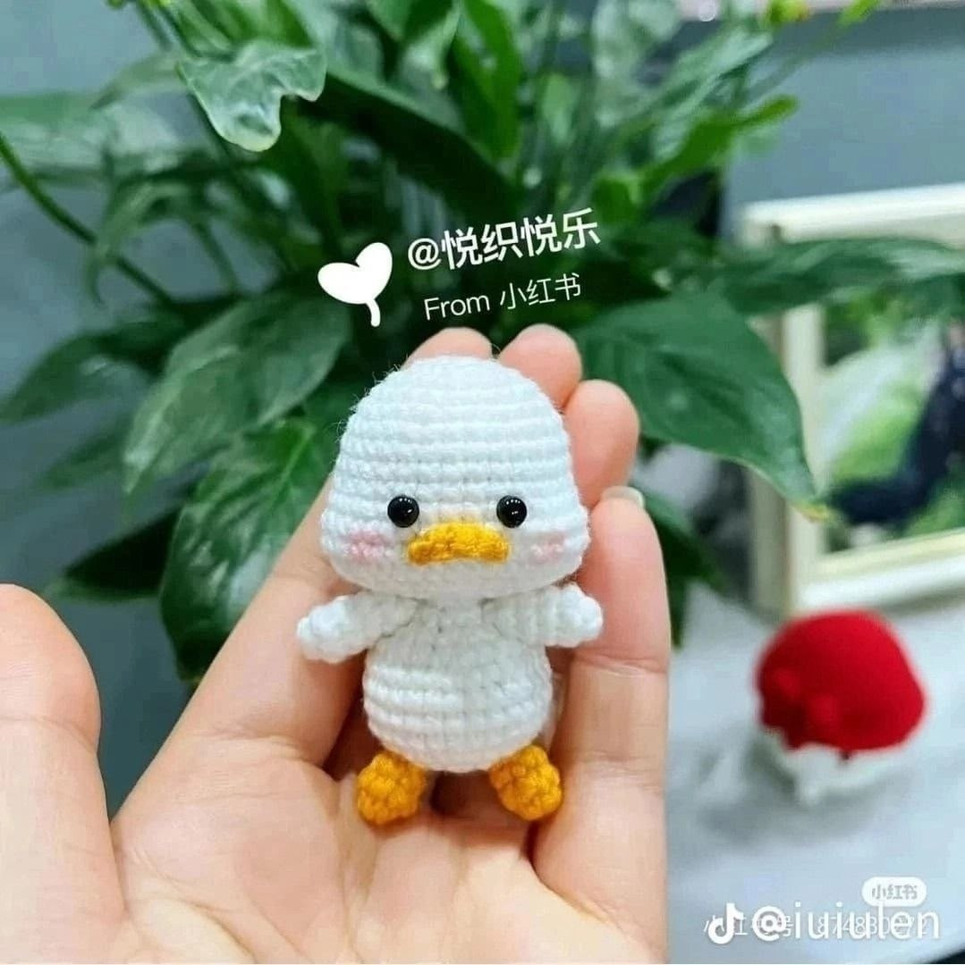 Cute Amigurumi Duckling in Frog, Carrot, Pig and Chicken Hats - Free Crochet Pattern Tutorial