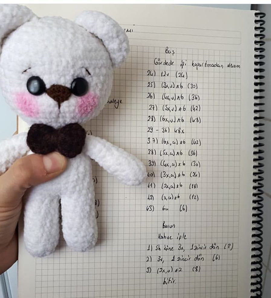 Free Amigurumi White Bear Pattern with Bow Tie by Leithy