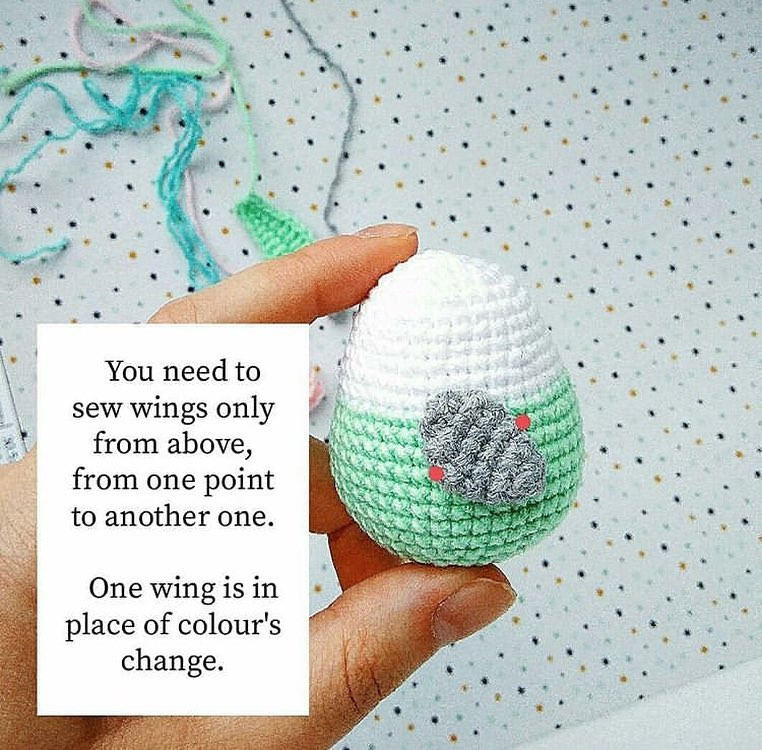 Free Crochet Pattern: Cute Little Bird Amigurumi with Wings and Flower