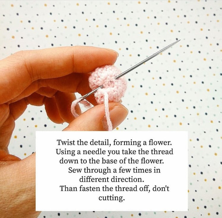 Free Crochet Pattern: Cute Little Bird Amigurumi with Wings and Flower