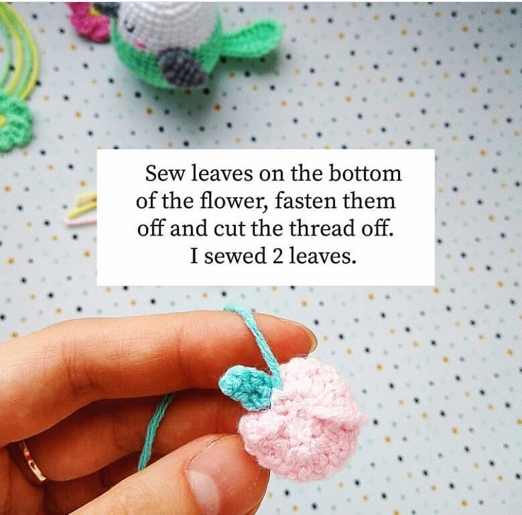 Free Crochet Pattern: Cute Little Bird Amigurumi with Wings and Flower