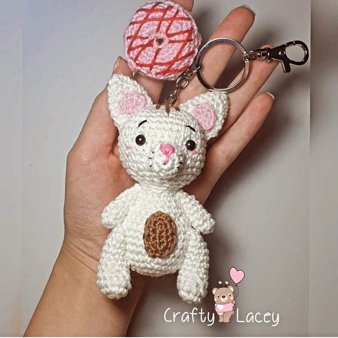 Free Crochet Pattern for Cute Giraffe and Cat Keychains with Persian Instructions
