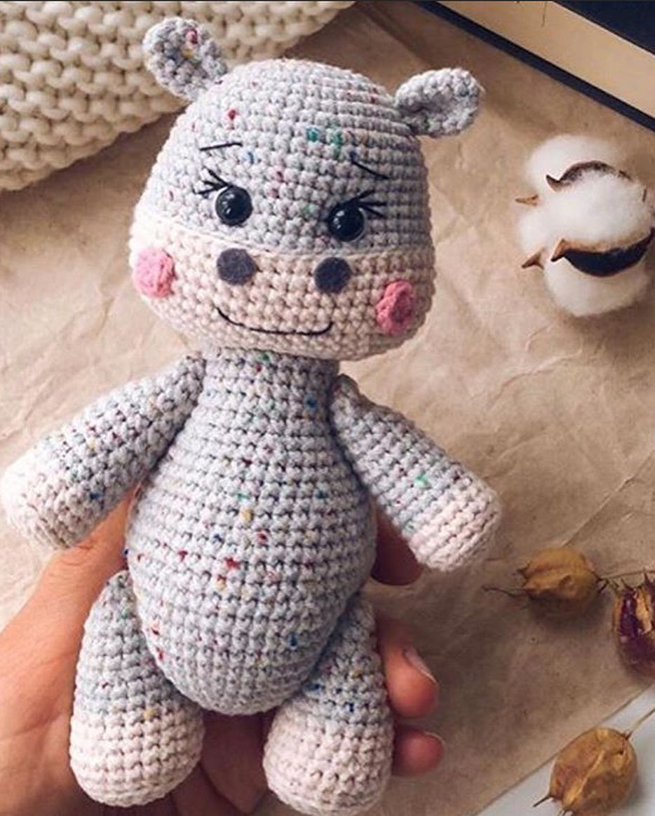 Free Crochet Pattern for Cute Grey Amigurumi Bear with Speckled Yarn