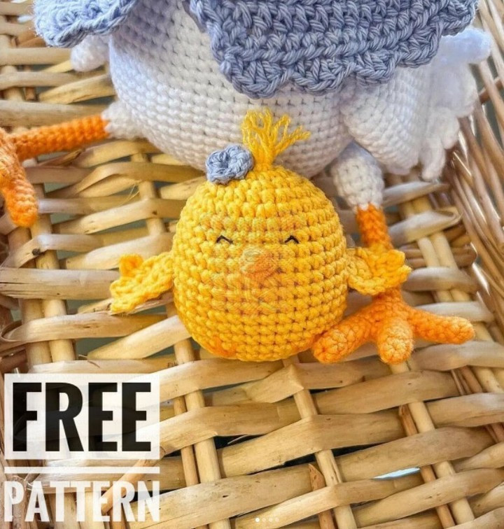 Free Crochet Pattern for Cute Yellow Chick Amigurumi Doll with Step-by-Step Instructions
