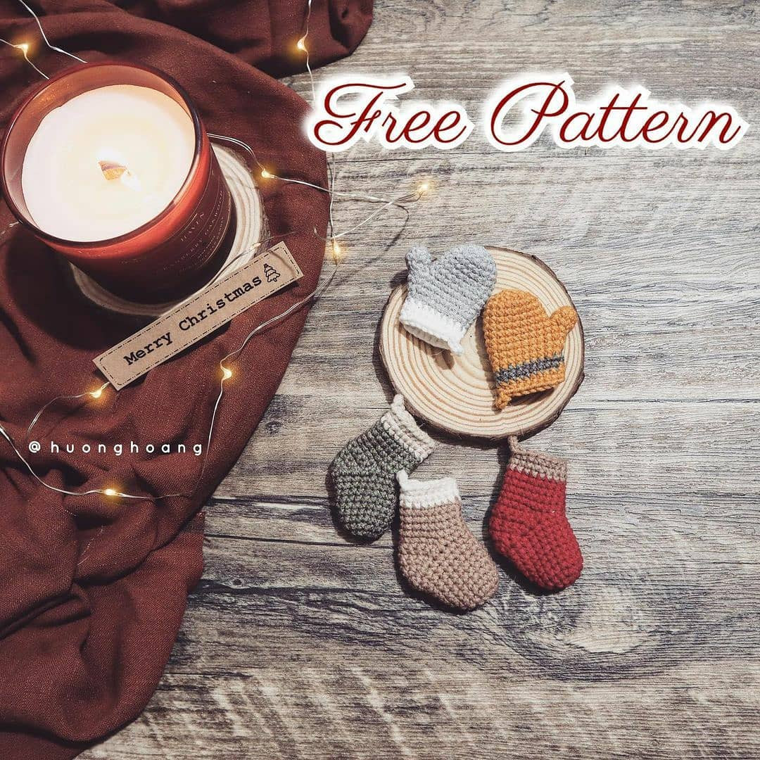 Free Crochet Pattern for Mini Christmas Socks and Mittens