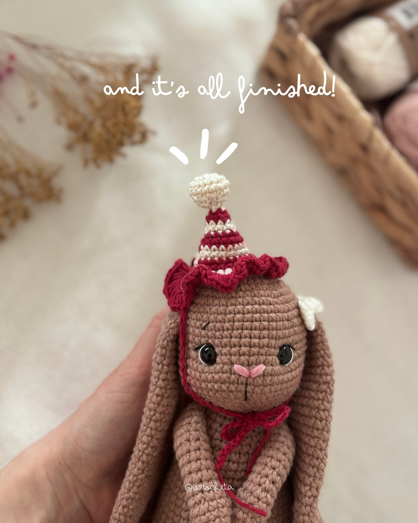 Free Crochet Pattern: Fuchsia and Cream Birthday Party Hat for Amigurumi