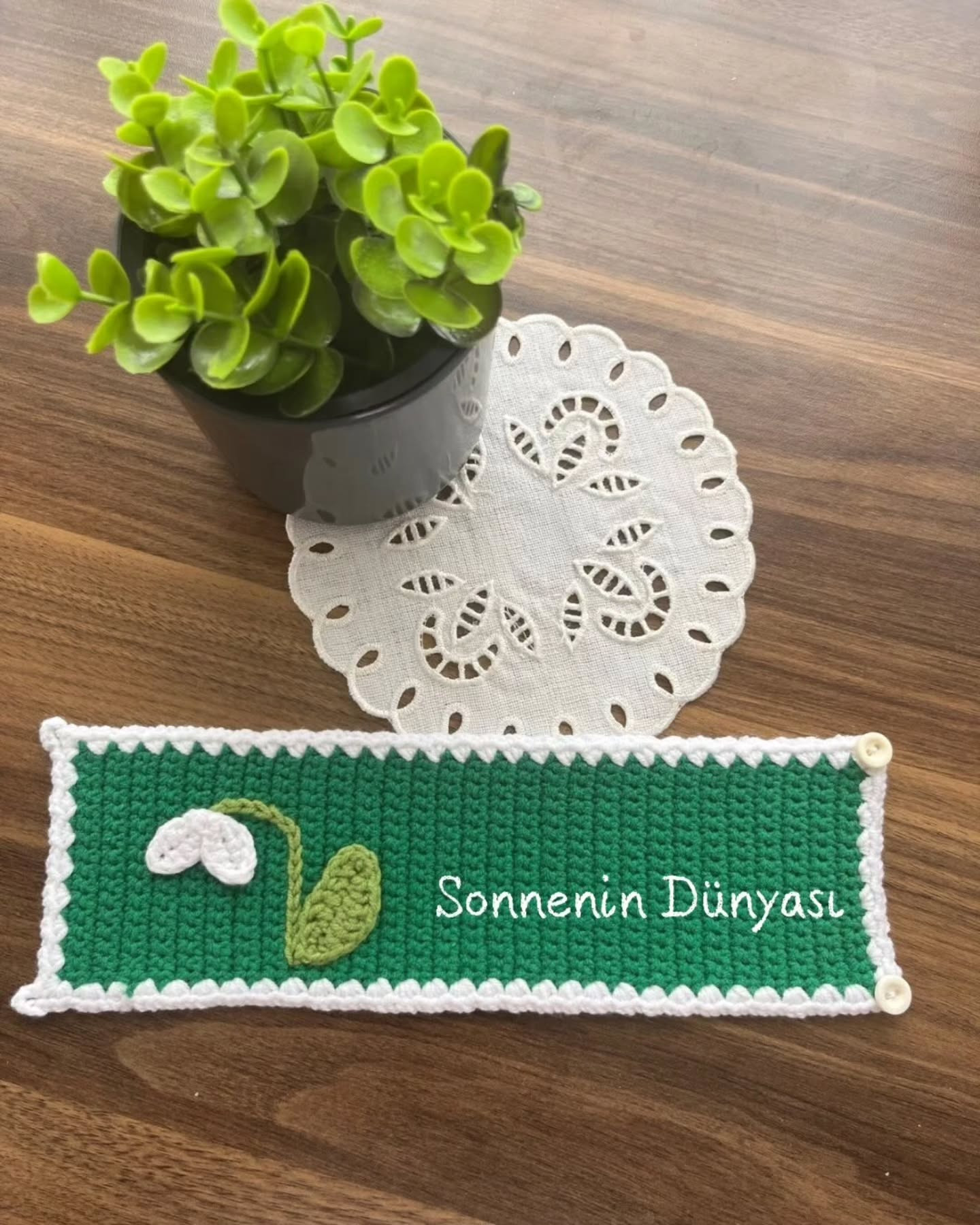 Free Crochet Pattern: Green Snowdrop Mug Cozy and Coaster Set