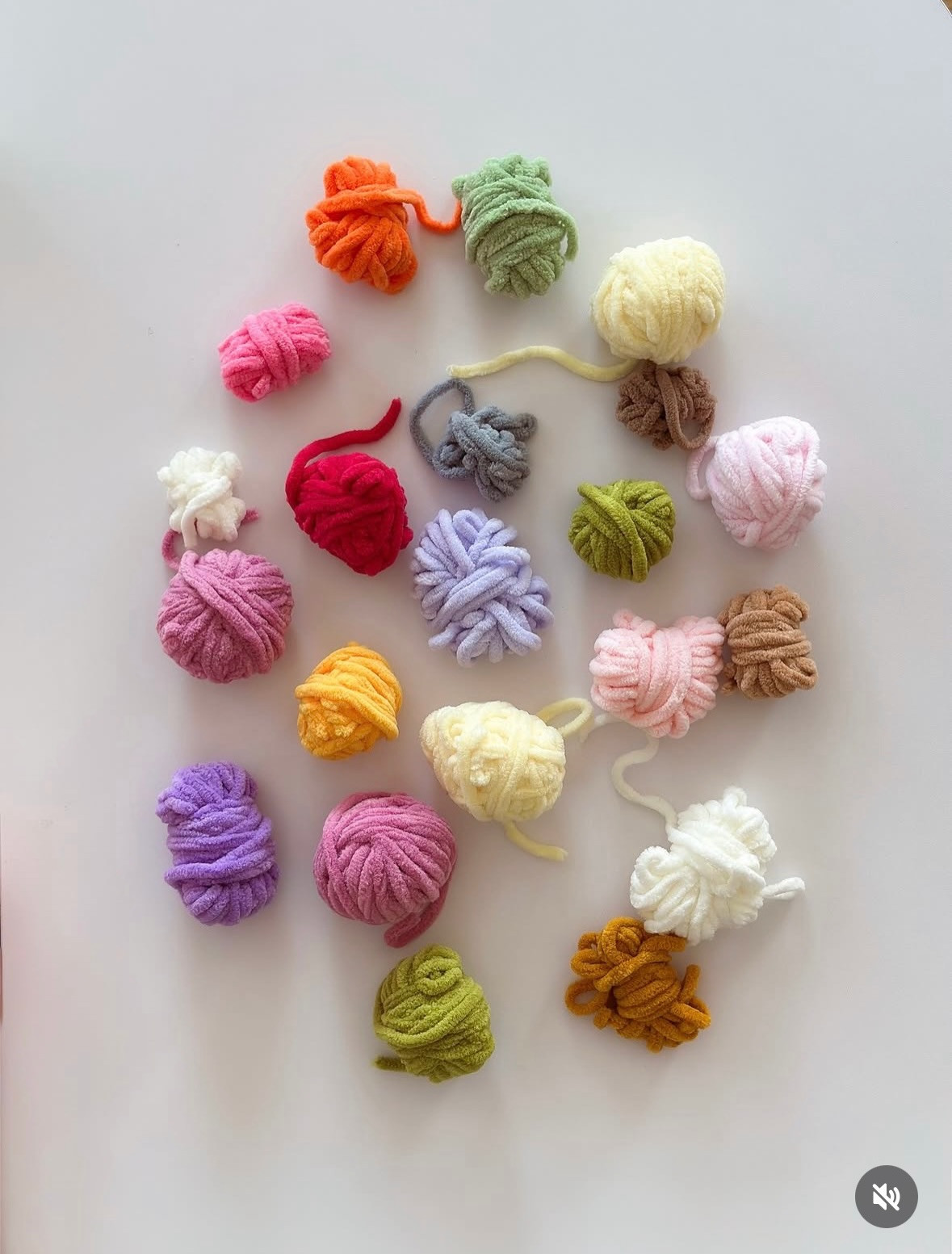Free Crochet Pattern: Mini Gecko and Butterfly Amigurumi Tutorial with Materials List