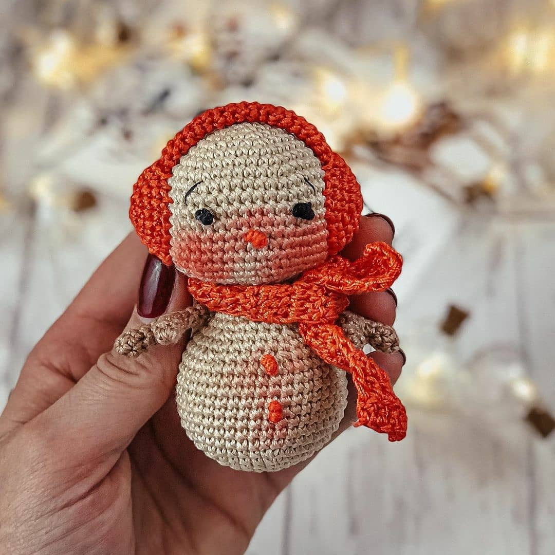 Free Crochet Pattern Part 1: Head and Ear Muffs for Little Snowman Amigurumi