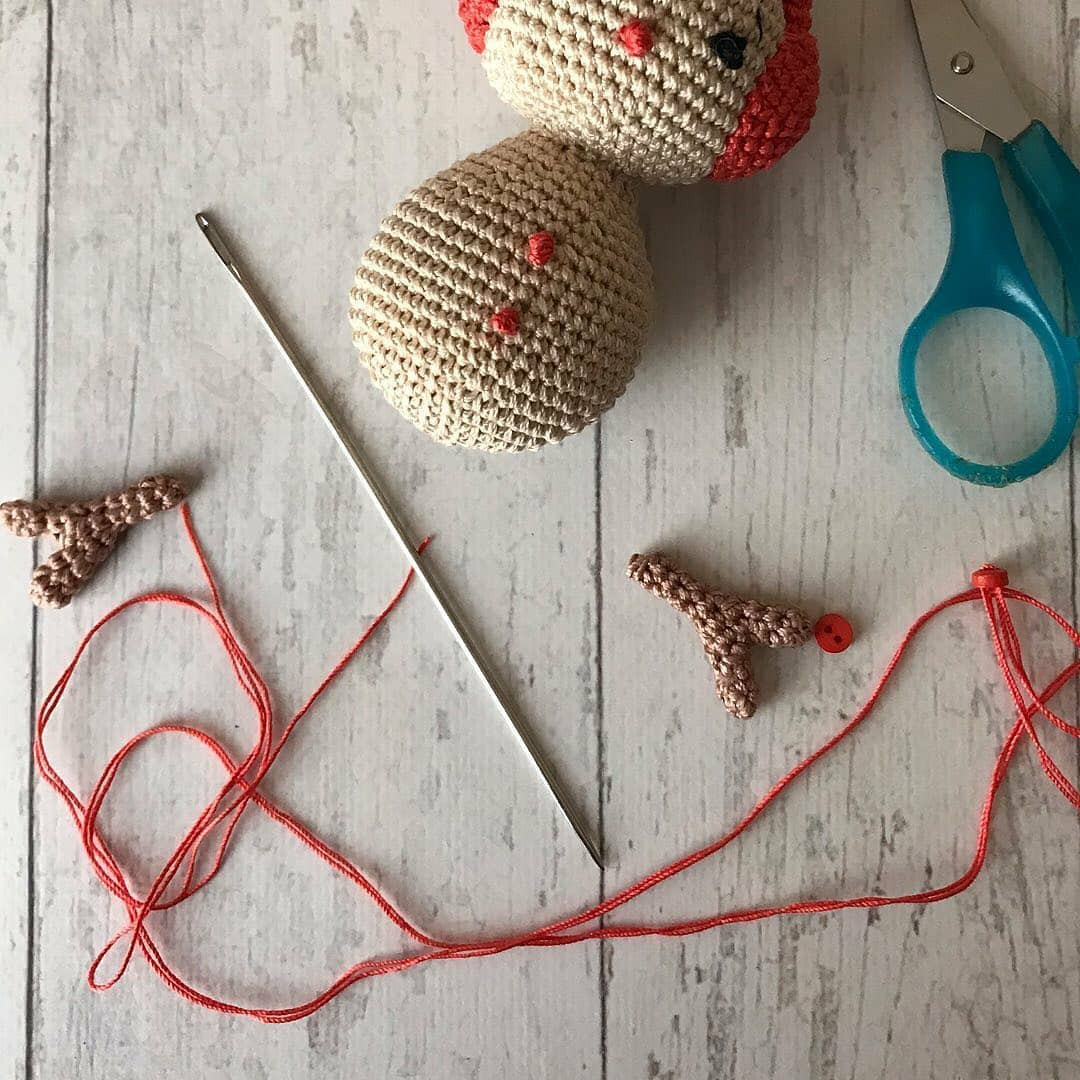 Free Crochet Pattern Part 1: Head and Ear Muffs for Little Snowman Amigurumi