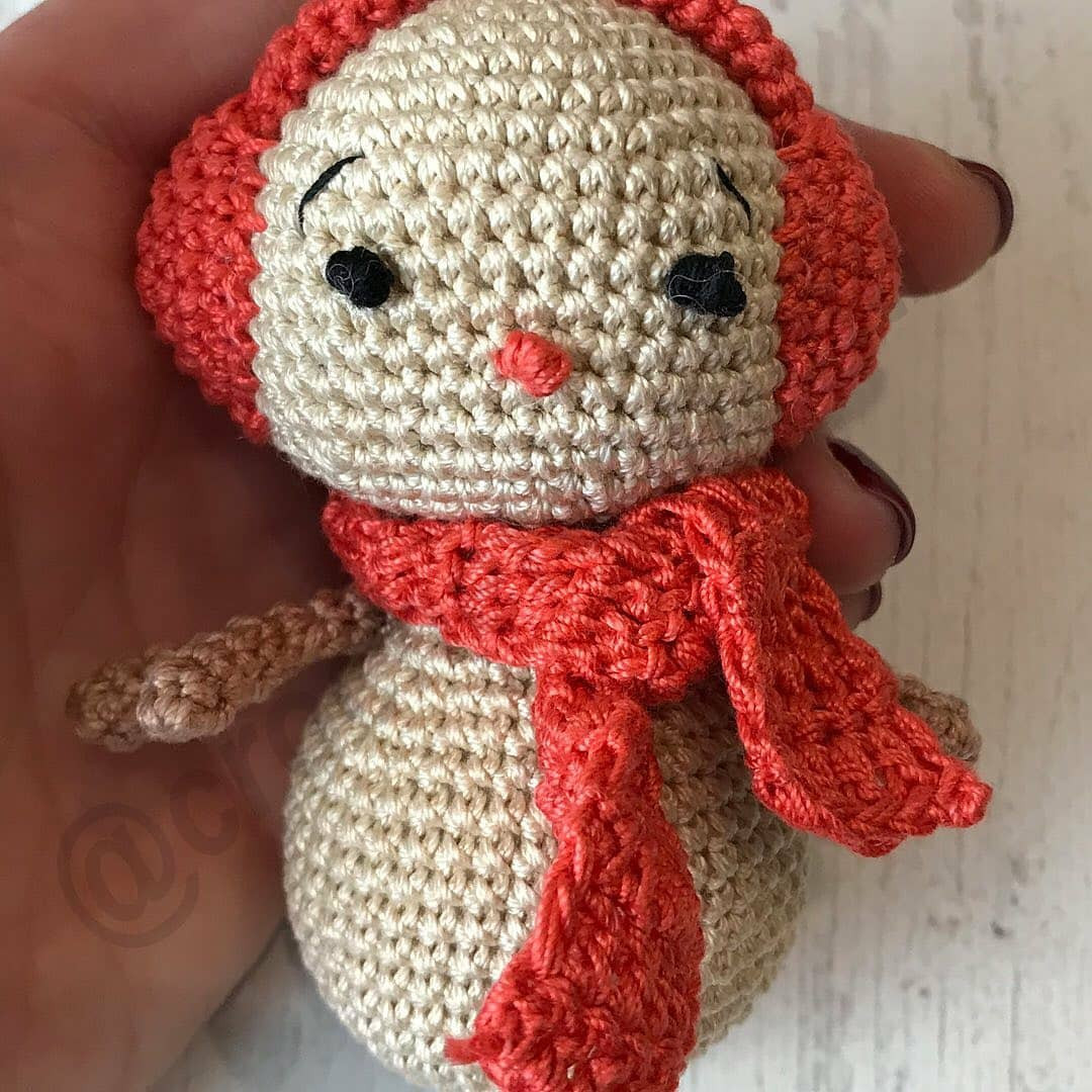 Free Crochet Pattern Part 1: Head and Ear Muffs for Little Snowman Amigurumi