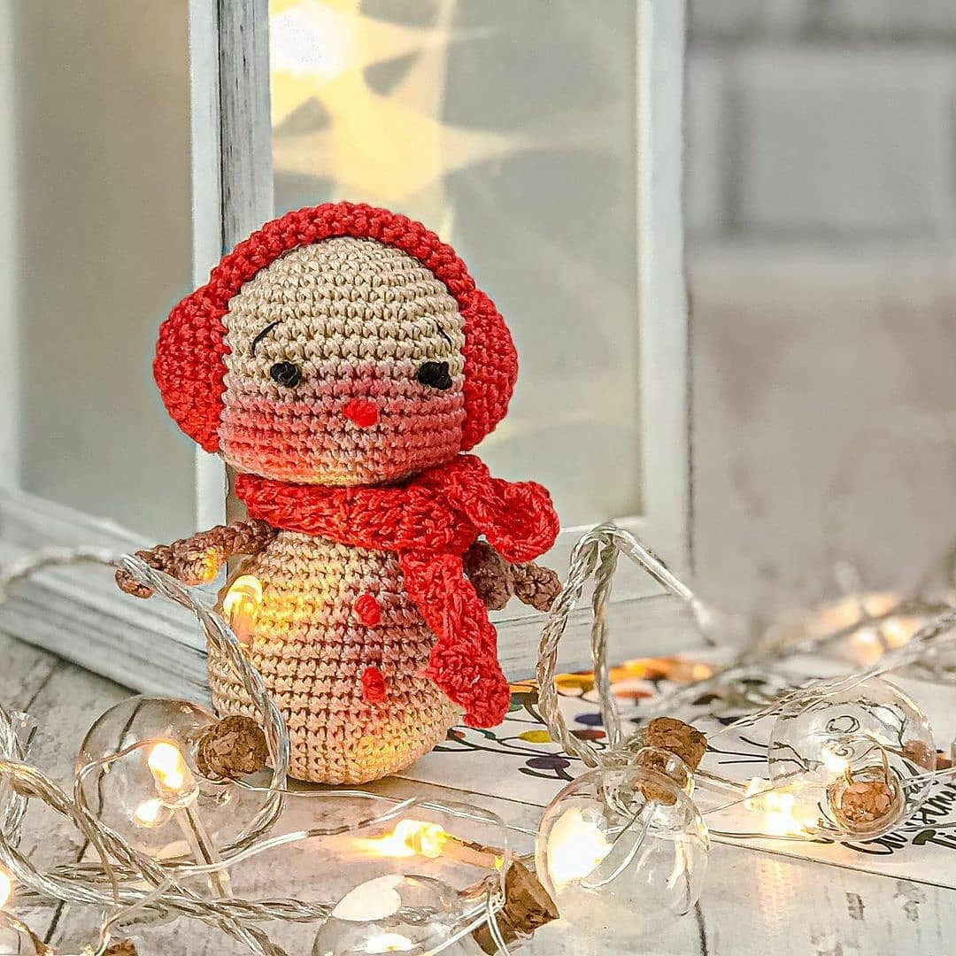 Free Crochet Pattern Part 1: Head and Ear Muffs for Little Snowman Amigurumi