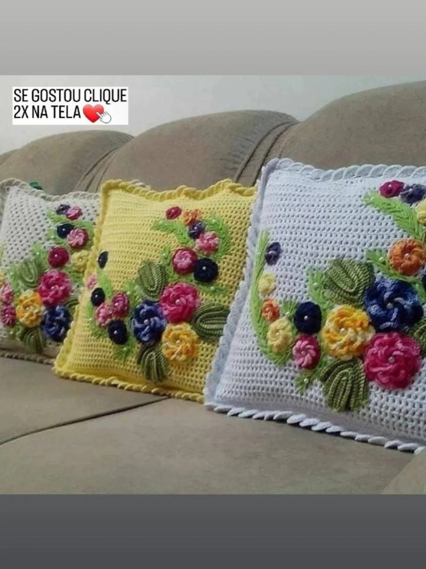 Galeria de almofadas crochê decorativas com flores, arco-íris e gráficos de ponto