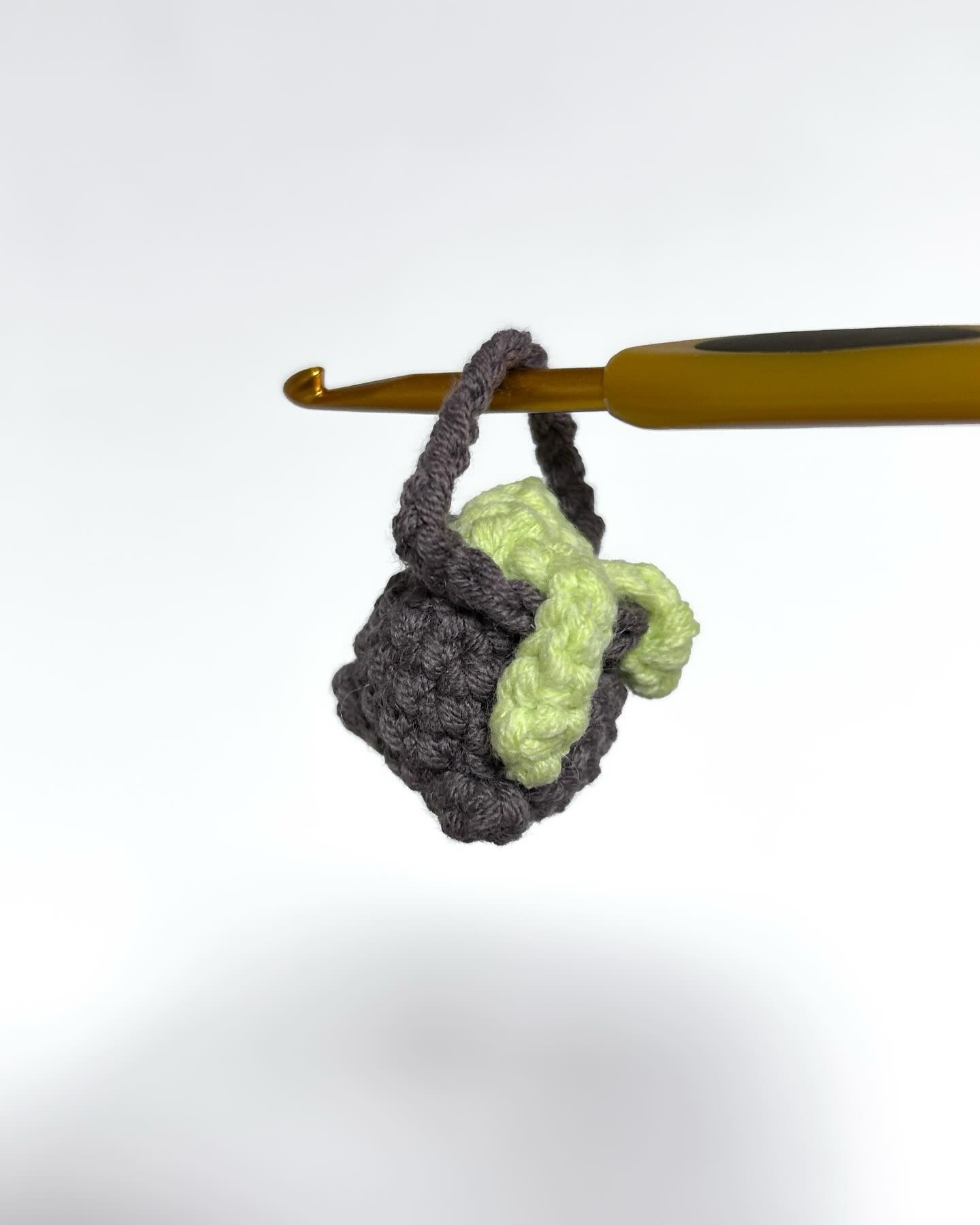 Halloween Witch Crystal Ball and Cauldron Crochet Pattern Tutorial