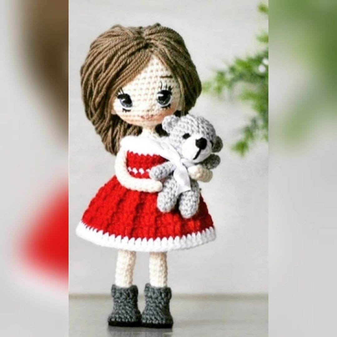Hướng dẫn chi tiết cách móc búp bê Amigurumi nữ với váy nhiều màu sắc và gấu bông