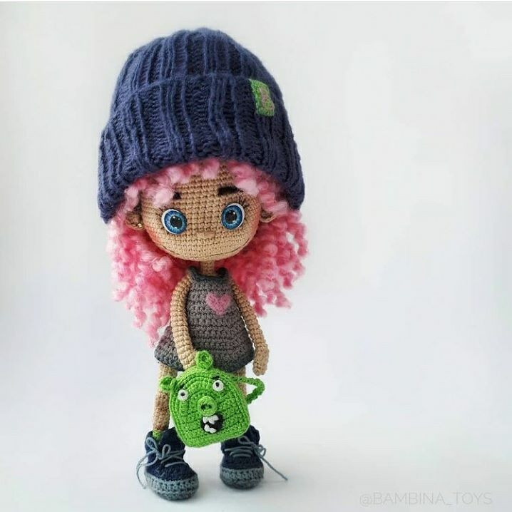 Hướng dẫn chi tiết cách móc len làm đôi giày cho búp bê amigurumi với hình ảnh minh họa từng bước
