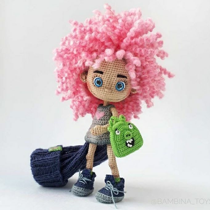 Hướng dẫn chi tiết cách móc len làm đôi giày cho búp bê amigurumi với hình ảnh minh họa từng bước