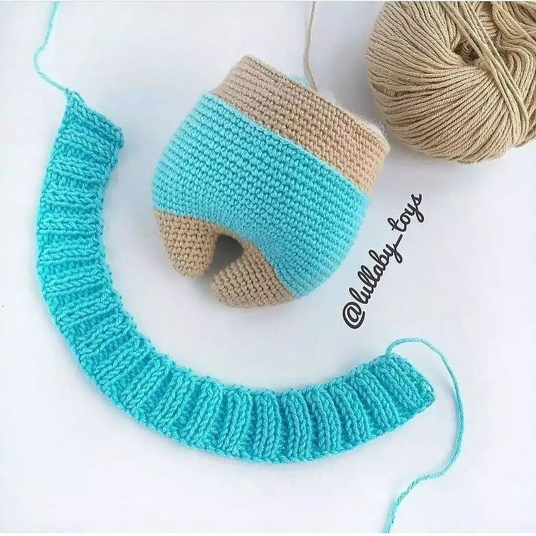 Hướng dẫn móc gấu bông mặc áo len màu xanh với chi tiết hoa văn