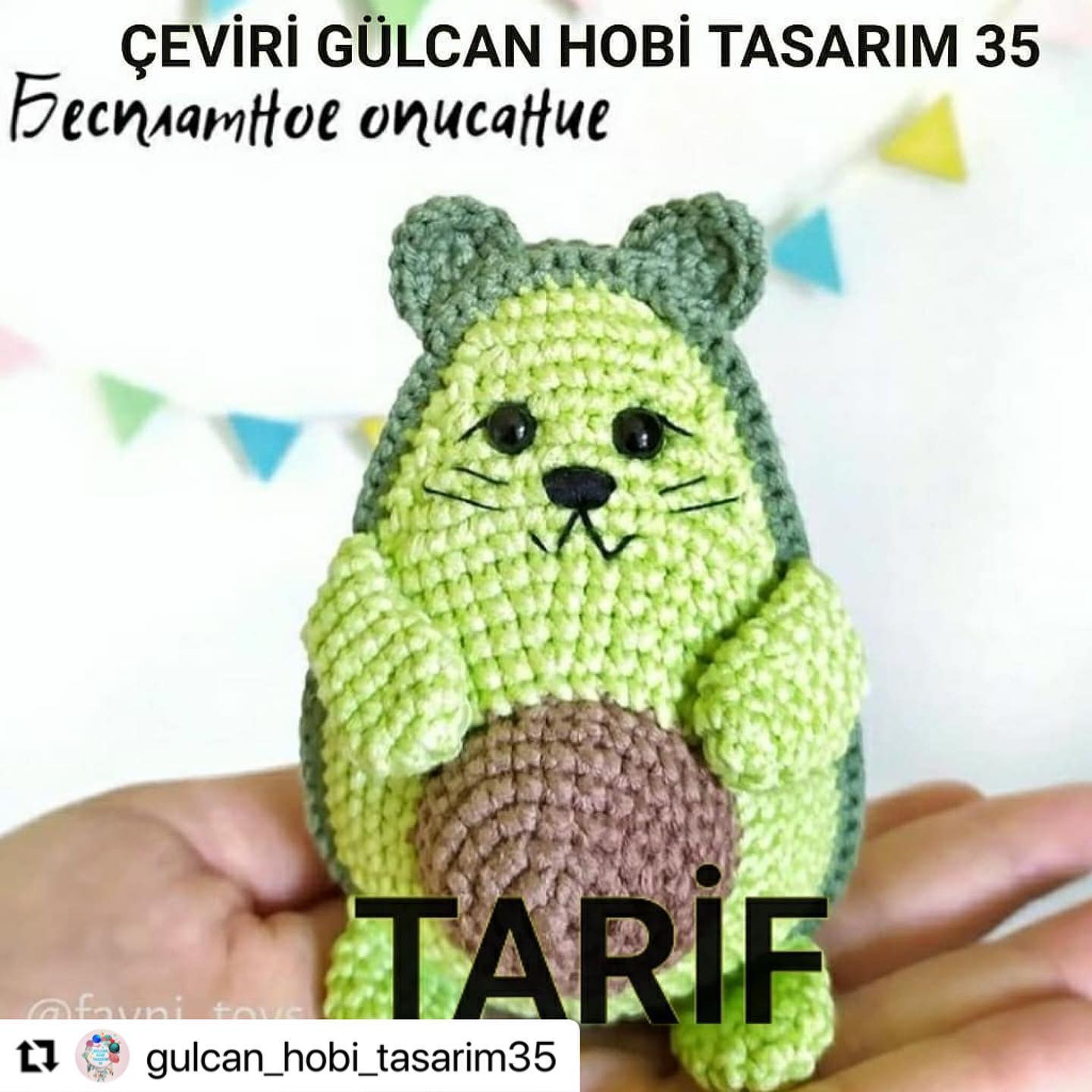 Hướng dẫn móc len Amigurumi chuột sóc hình quả bơ xanh với hạt nâu, bao gồm chi tiết thân, tai và đuôi