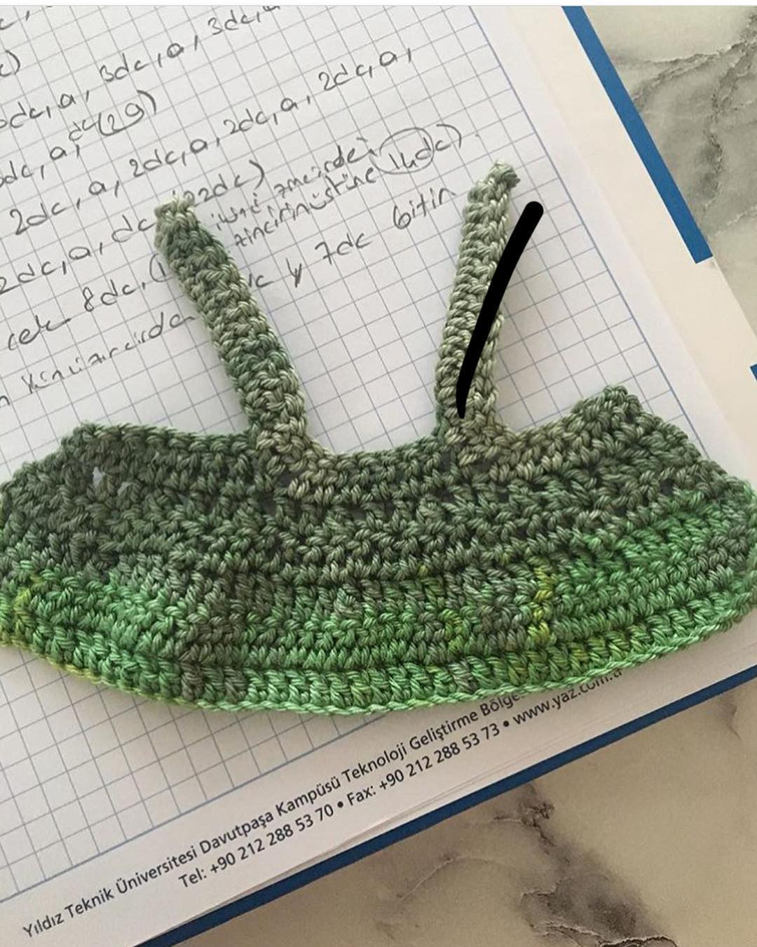 Hướng dẫn móc len búp bê Amigurumi mặc váy xanh gradient và giày đen