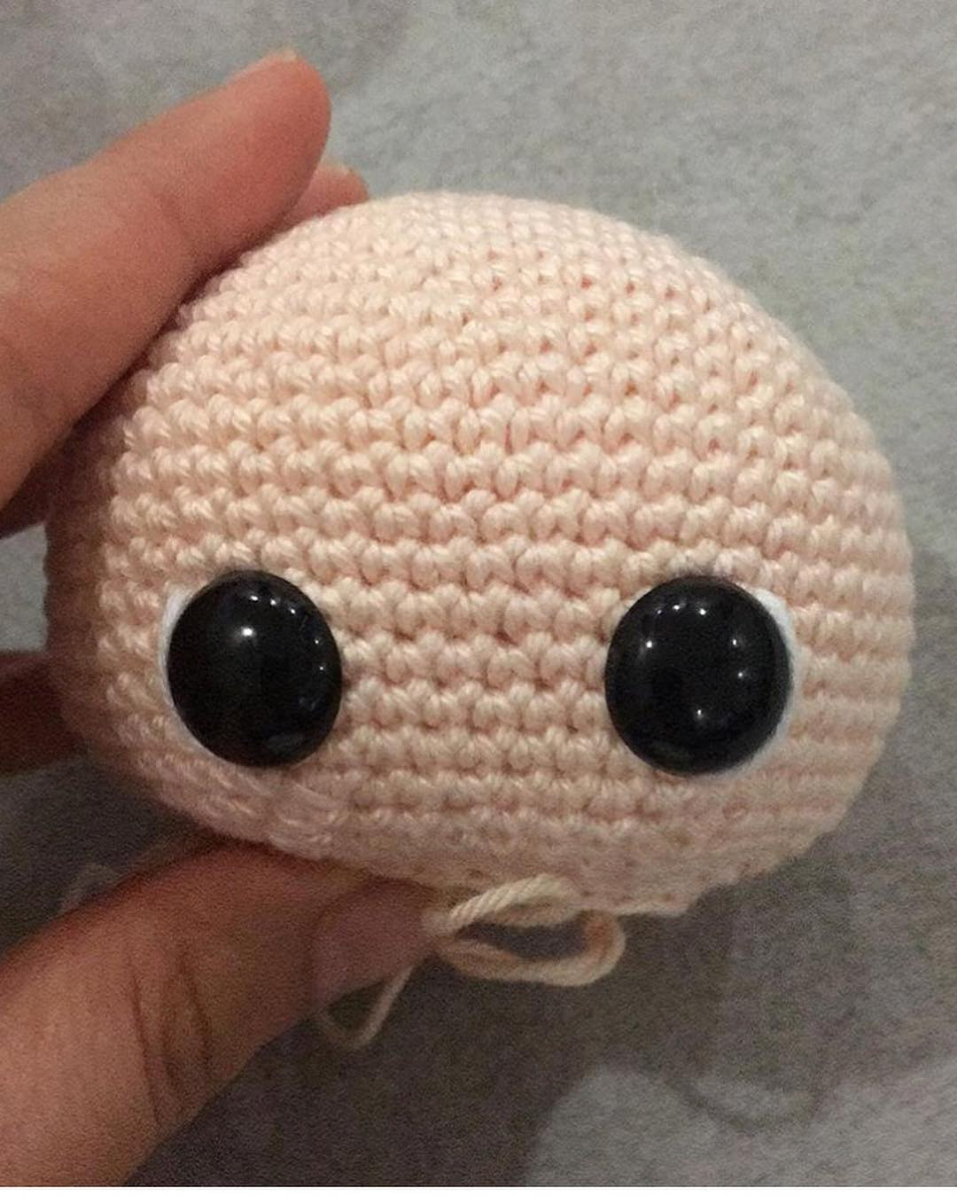 Hướng dẫn móc len búp bê Amigurumi mặc váy xanh gradient và giày đen