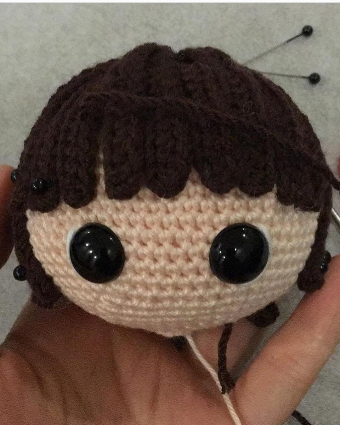 Hướng dẫn móc len búp bê Amigurumi mặc váy xanh gradient và giày đen
