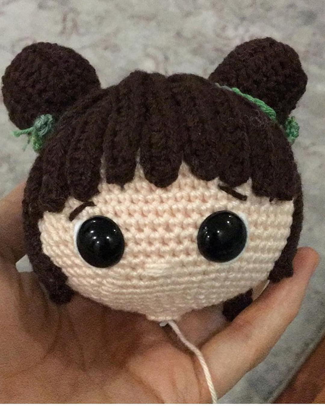 Hướng dẫn móc len búp bê Amigurumi mặc váy xanh gradient và giày đen