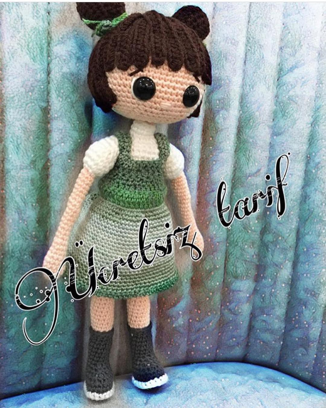 Hướng dẫn móc len búp bê Amigurumi mặc váy xanh gradient và giày đen