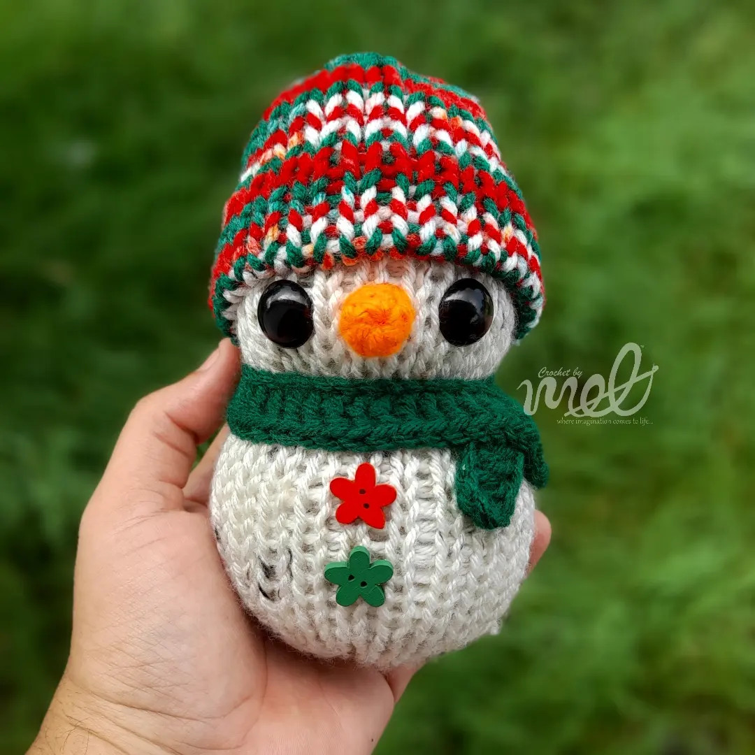 Mini Snowman Crochet Recipe Pattern with Hat and Scarf Instructions