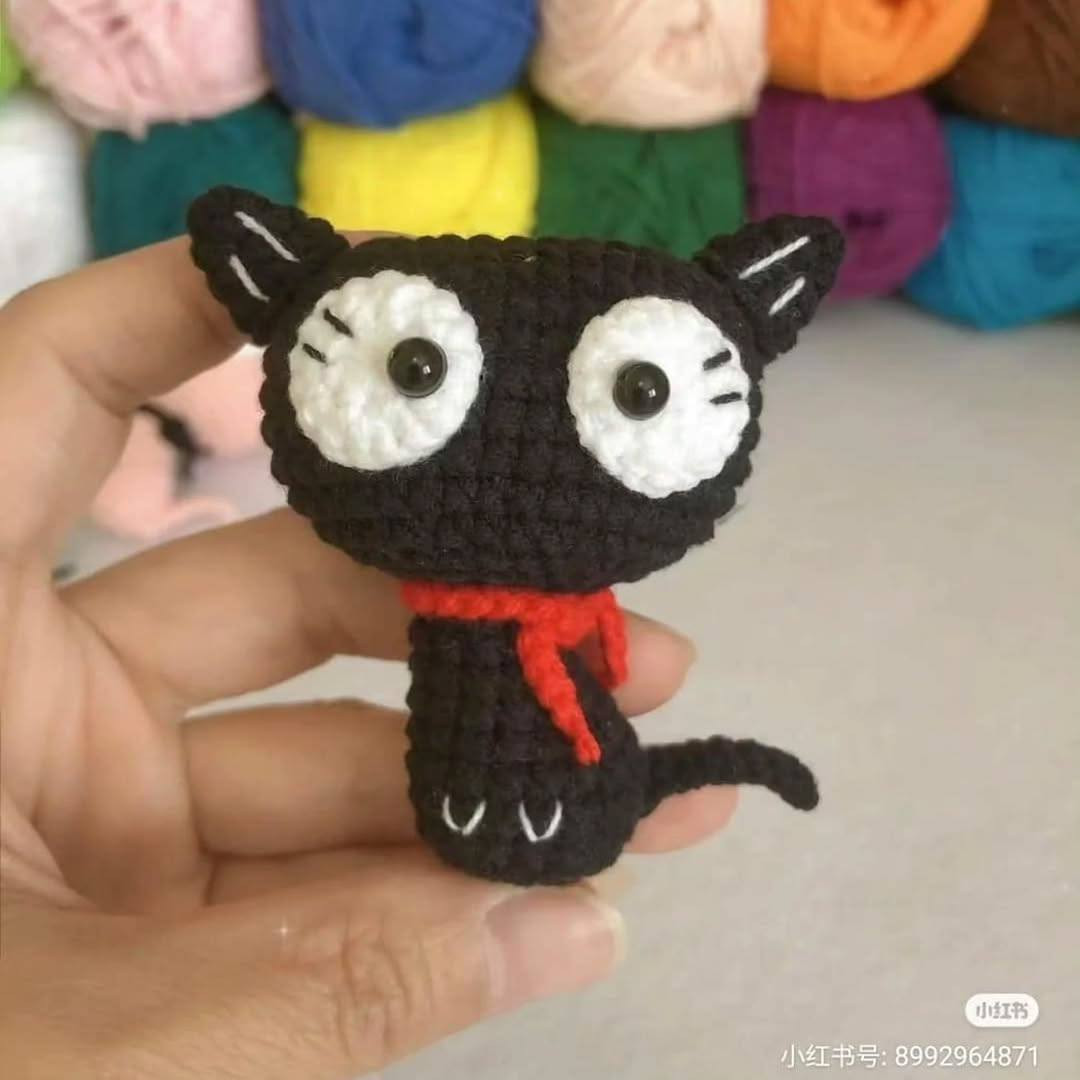 Minik Kedi Tarifi: Amigurumi Cat Keychain Pattern by Samyeli Design