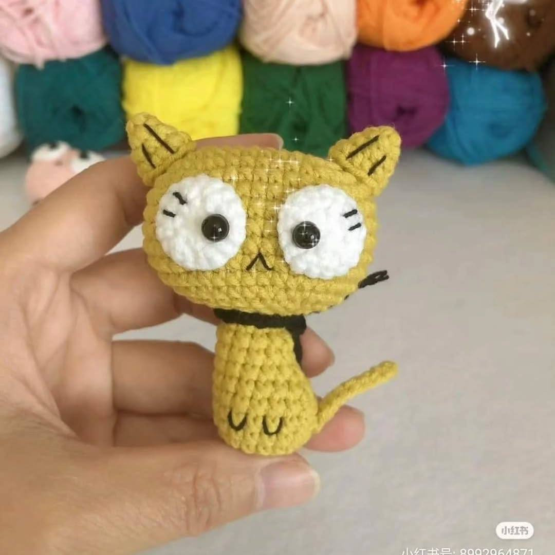 Minik Kedi Tarifi: Amigurumi Cat Keychain Pattern by Samyeli Design