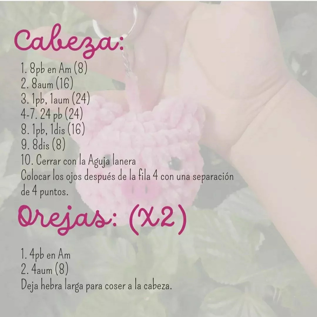 Patrón gratuito de llavero cerdito rosa hecho con lana chenille y crochet