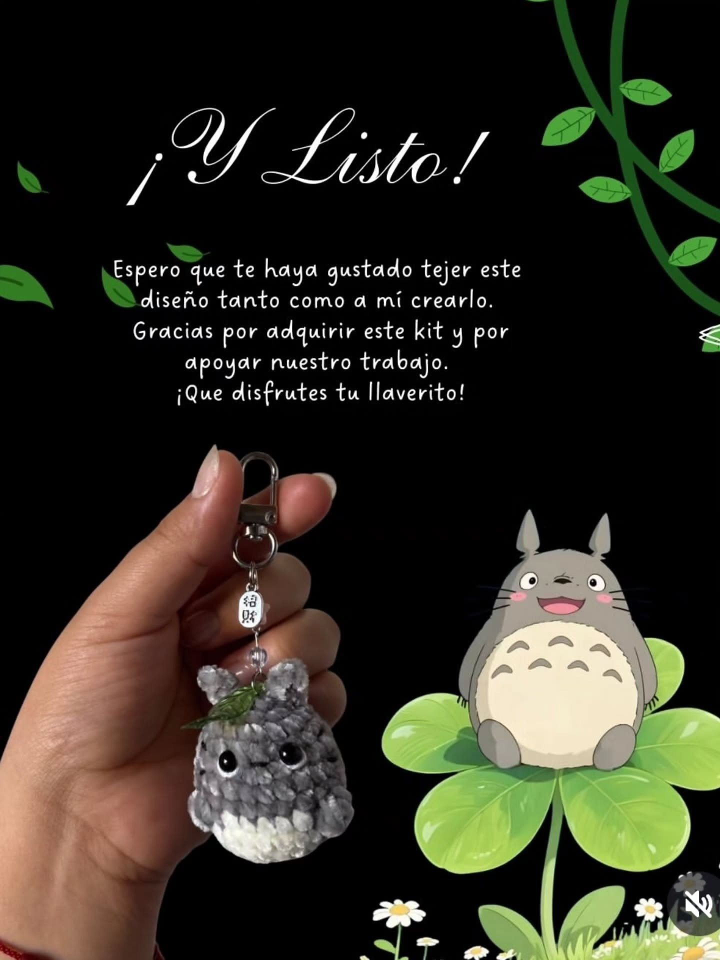 Patrón gratuito de Totoro Amigurumi en Chenille, llavero gris y crema con instrucciones paso a paso