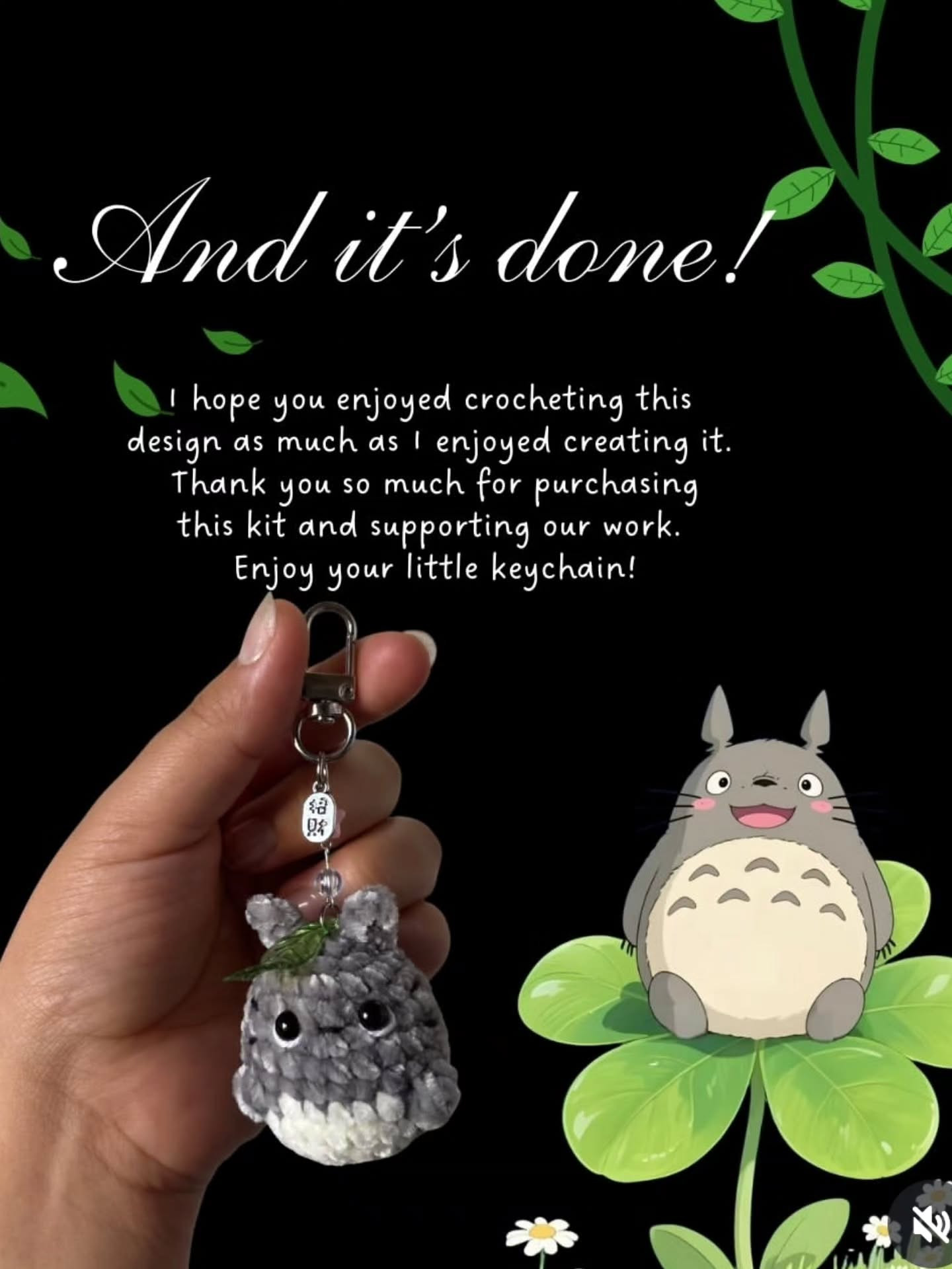 Patrón gratuito de Totoro Amigurumi en Chenille, llavero gris y crema con instrucciones paso a paso