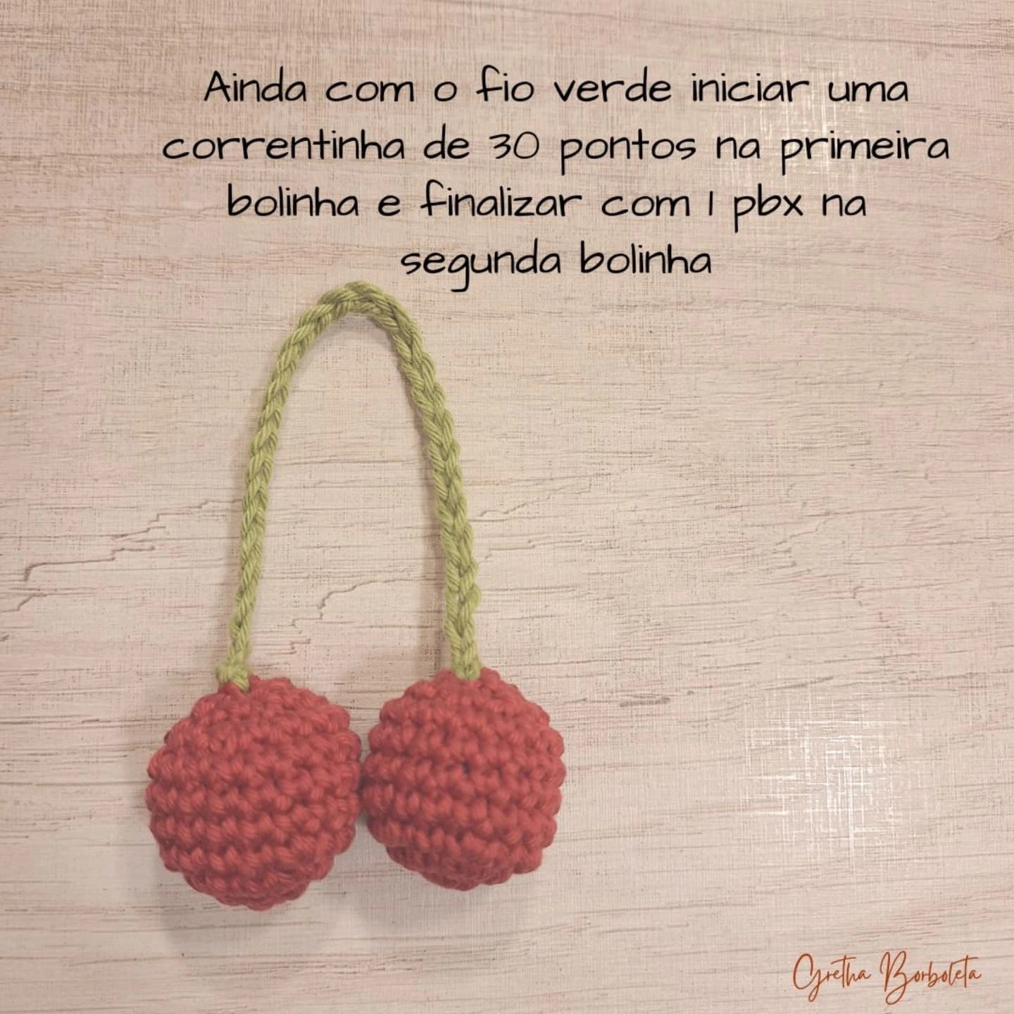 Receita Gratuita Cereja: Guia Passo a Passo para Mocar Fruta Vermelha com Folha Verde