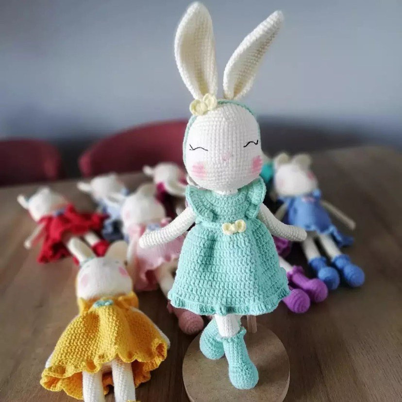 Ücretsiz Tavşan Amigurumi Tarifi: Elbise, Fiyonk ve Saç Bandı Yapım Adımları