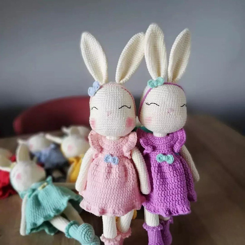 Ücretsiz Tavşan Amigurumi Tarifi: Elbise, Fiyonk ve Saç Bandı Yapım Adımları