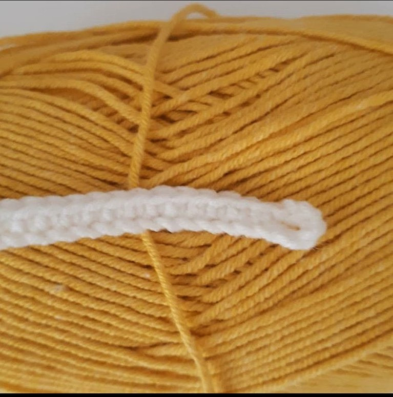 Vintage Yaka Tarifi: How to Crochet a Colorful Scallop Bib