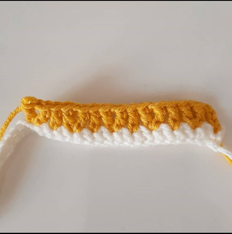 Vintage Yaka Tarifi: How to Crochet a Colorful Scallop Bib