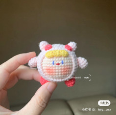 Bảng chart móc len búp bê nhân vật tóc vàng mũ trùm hồng