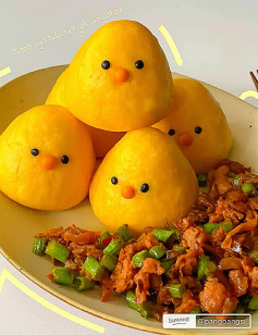 Bánh ngô hấp bột gà wowotou hình con gà dễ thương ăn kèm nhân thịt băm và đậu đũa