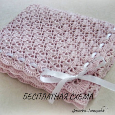 Бесплатная схема вязания крючком: розовая салфетка с ажурным узором и завязками