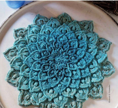 Blütenzauber: Intricate Teal Crochet Mandala Chart with Relief Stitches
